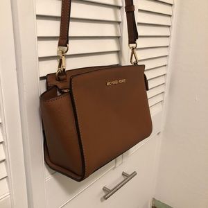 Michael Kors Selma Crossbody Tan